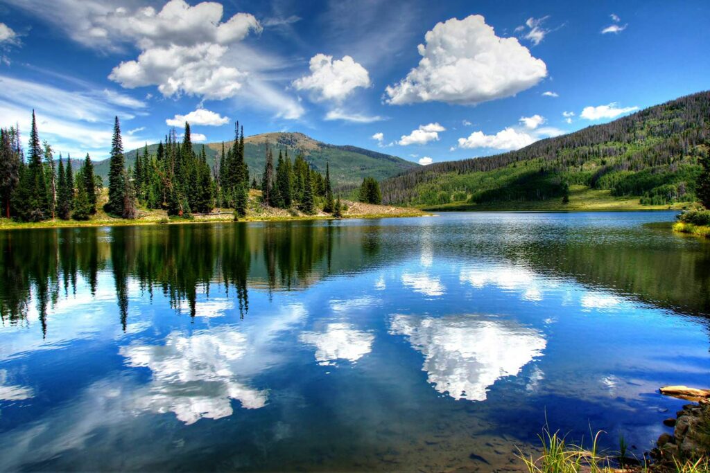 lake in colorado to paddleboard on